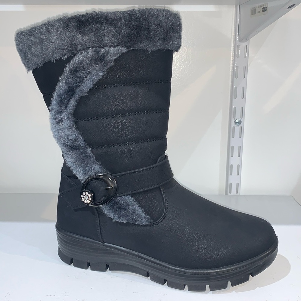 BLACK FUR LINED BOOTS